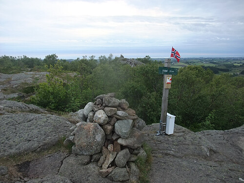 På Blåfjellet. Enklaste ankomst her vil være via sti frå Sæland eller Urådalen.