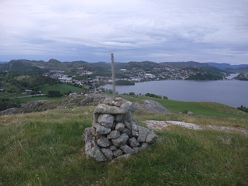 På Vommå så blei kveldens siste topp. Utsikt over Ålgård og Edlandsvatnet.