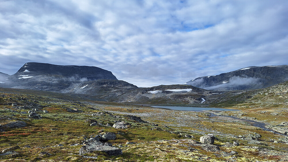 Trollkyrkjetjønna og Trollkyrkja.