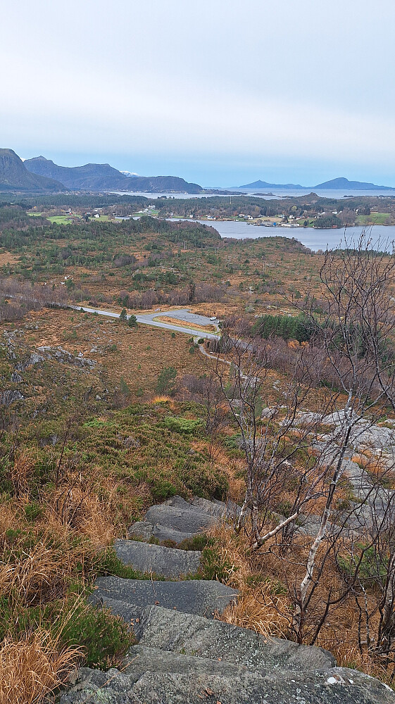 Opp Midsundtrappene fra parkeringa der jeg sto helt alene i dag.