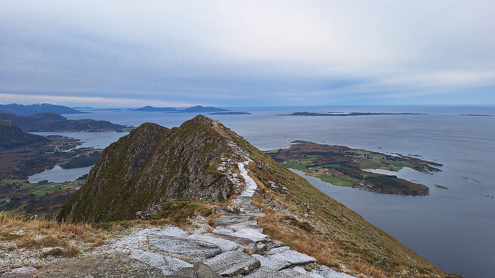 Veldig glatt siste ryggen til Rørsethornet.