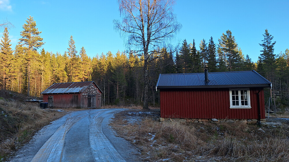 Nyvoll, og et meget glatt parti av veien. 