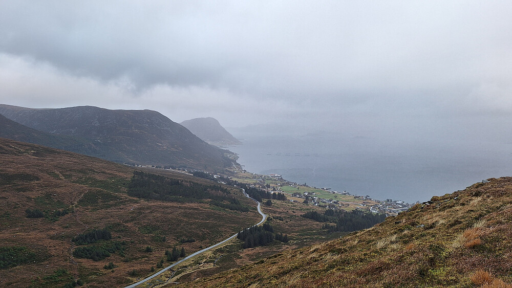 Fra Nobba mot Leikanger. Revjehornet bakerst.