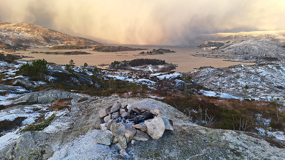 En ny snøbyge kommer fykende. 