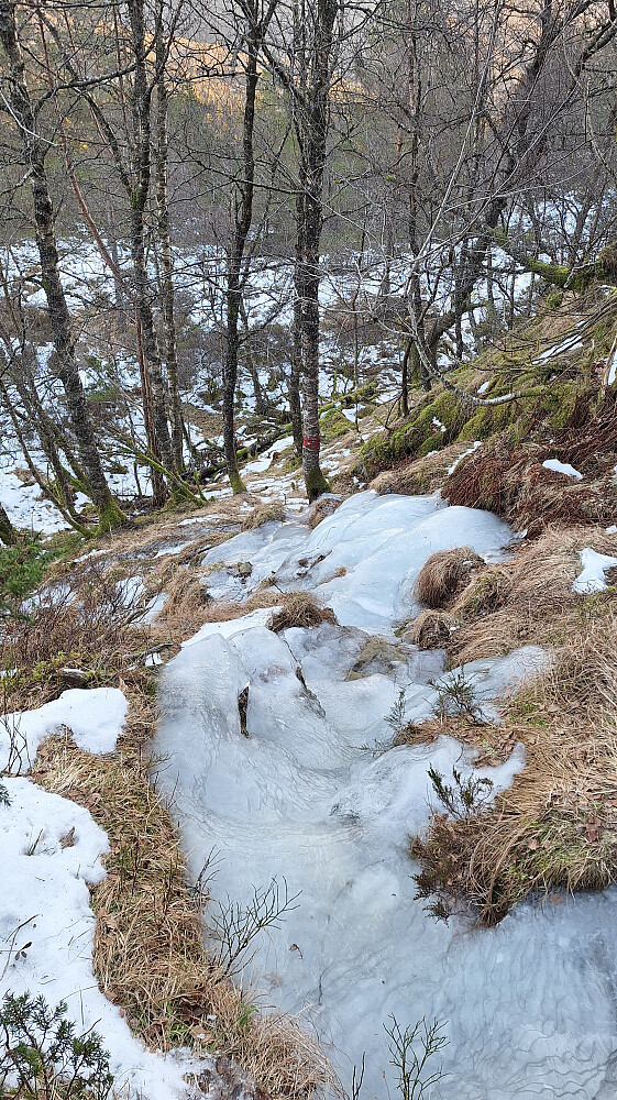 Ned her med litt plunder. 