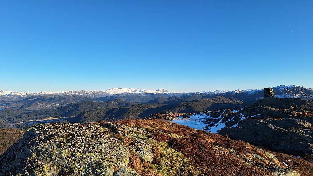 Fra toppunktet på Teigesåta mot varden og Storehesten. 