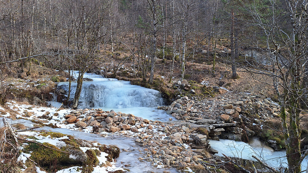 Krysningspunkt nedenfor setra.