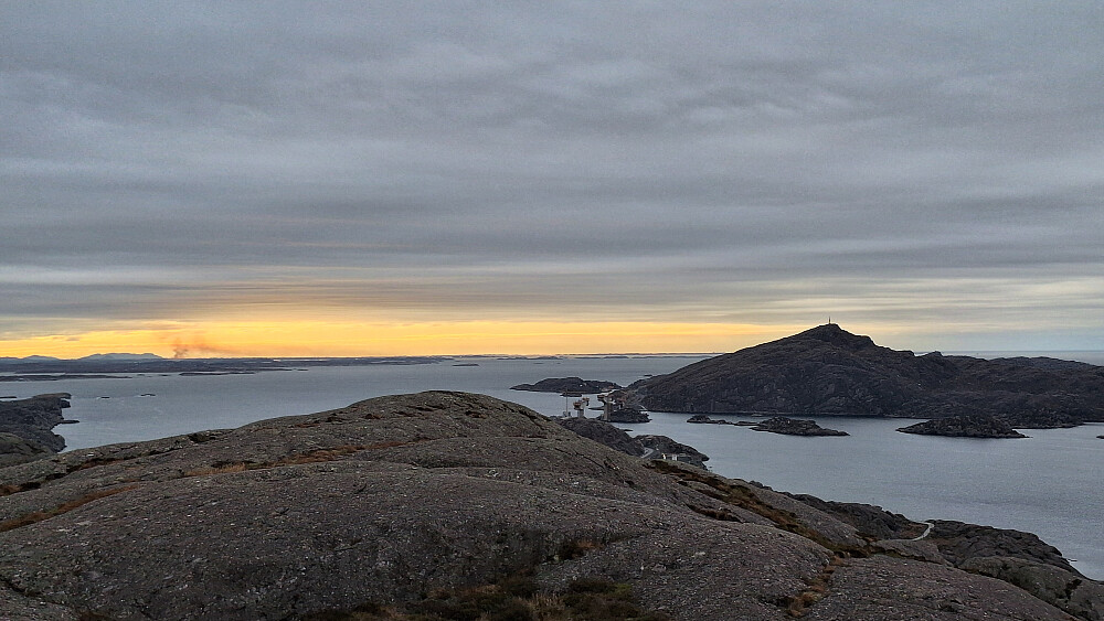  811 meter lang bru under oppføring som skal gjøre Ytre Sula ferjefri. Åpnes 31.12.2026. Prislapp 1,3 milliarder for 130 fastboende. 