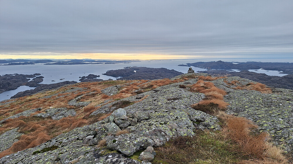 Vardefjellet høyeste punkt. Utsikt sørover. 