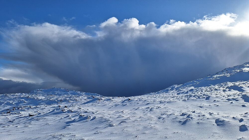 Snøbygen raser videre