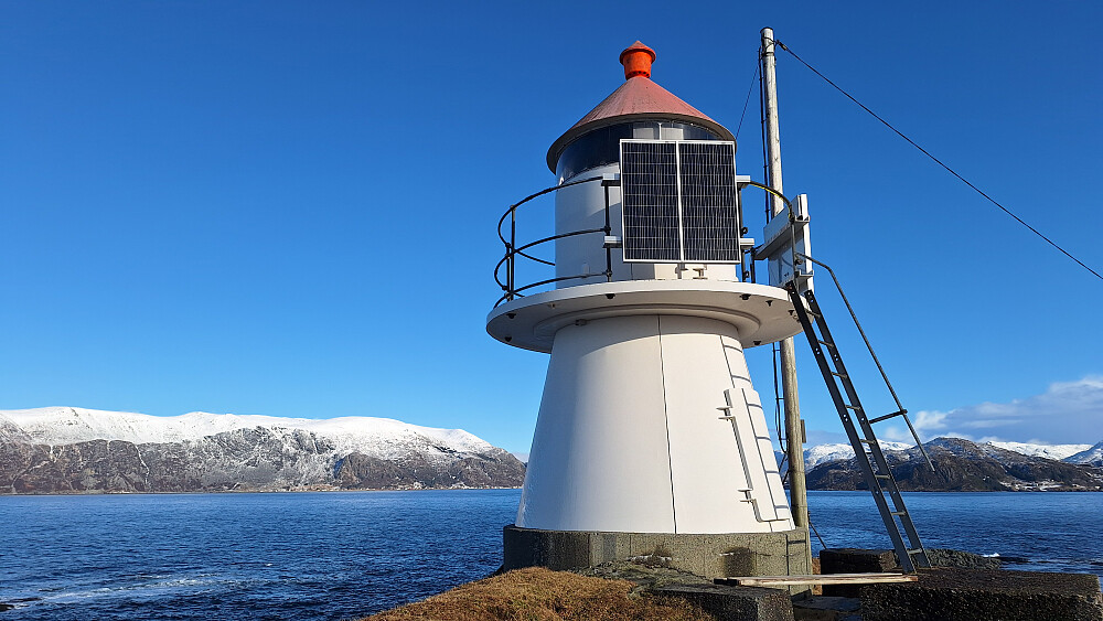 Nesje fyr mot Grotle.