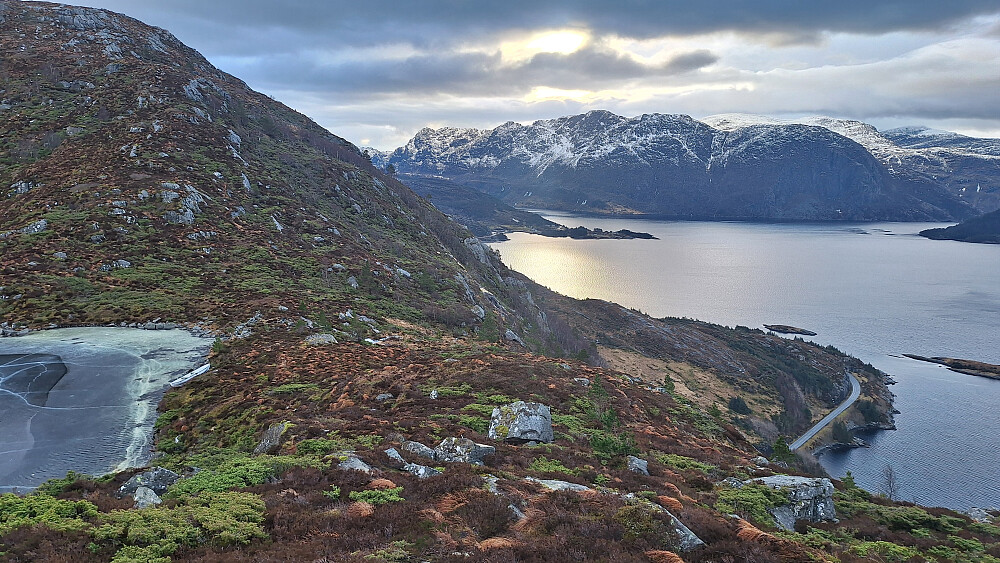 Opp fra Gloføykvatnet og fra 9 grader ved start til kraftig nedkjølende vind.