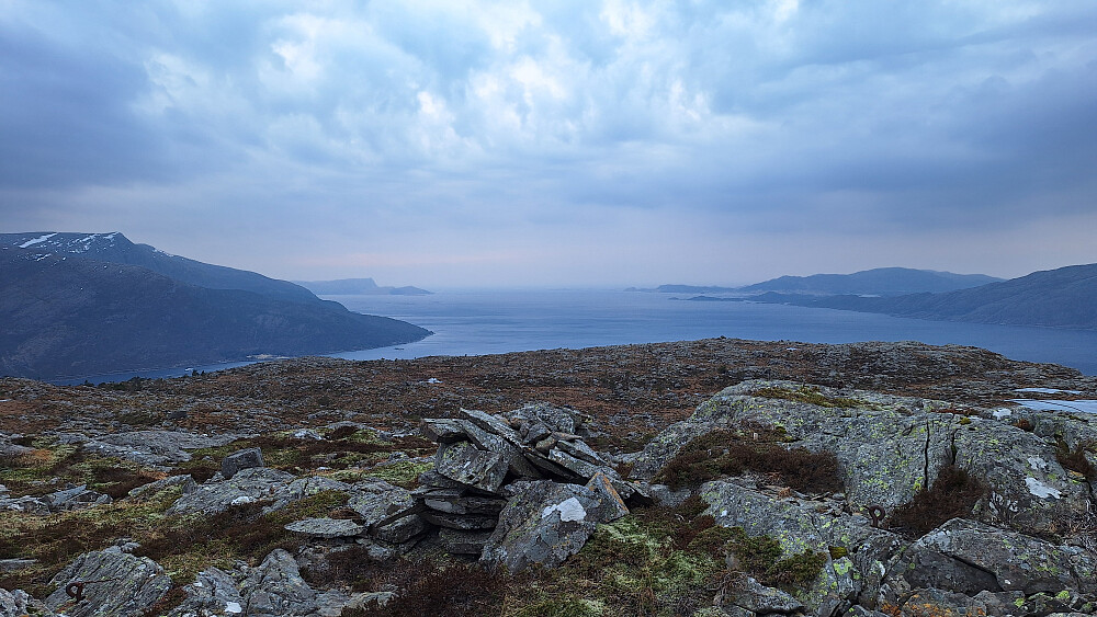 Nesten snøfritt i ytre strøk. Her mot Kalvåg. 