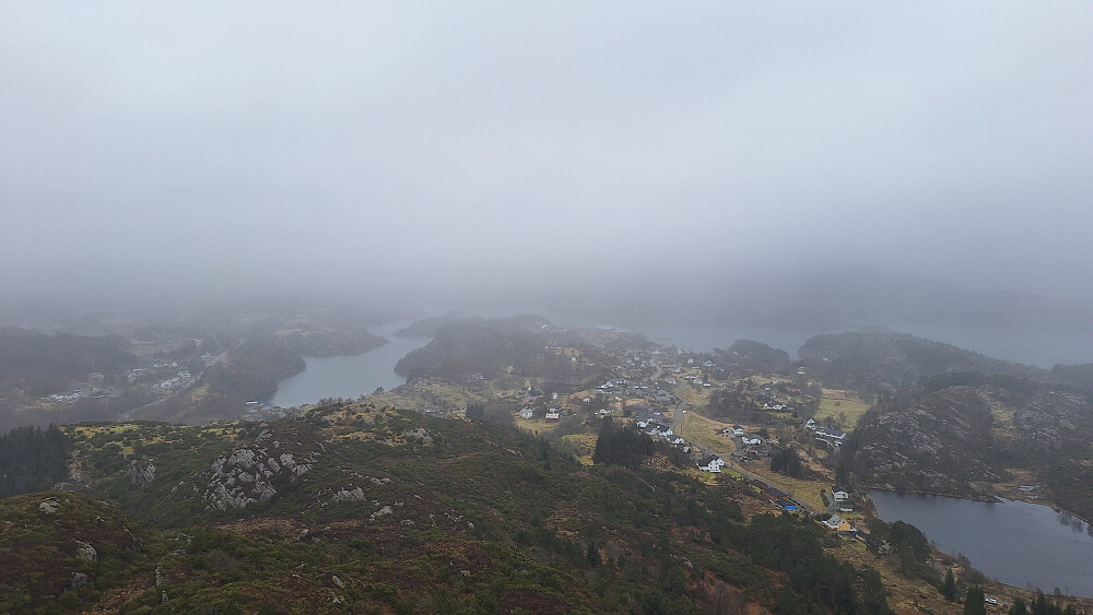 Tåka kom for fullt på Sangoltshornet med litt yr på kjøpet. 