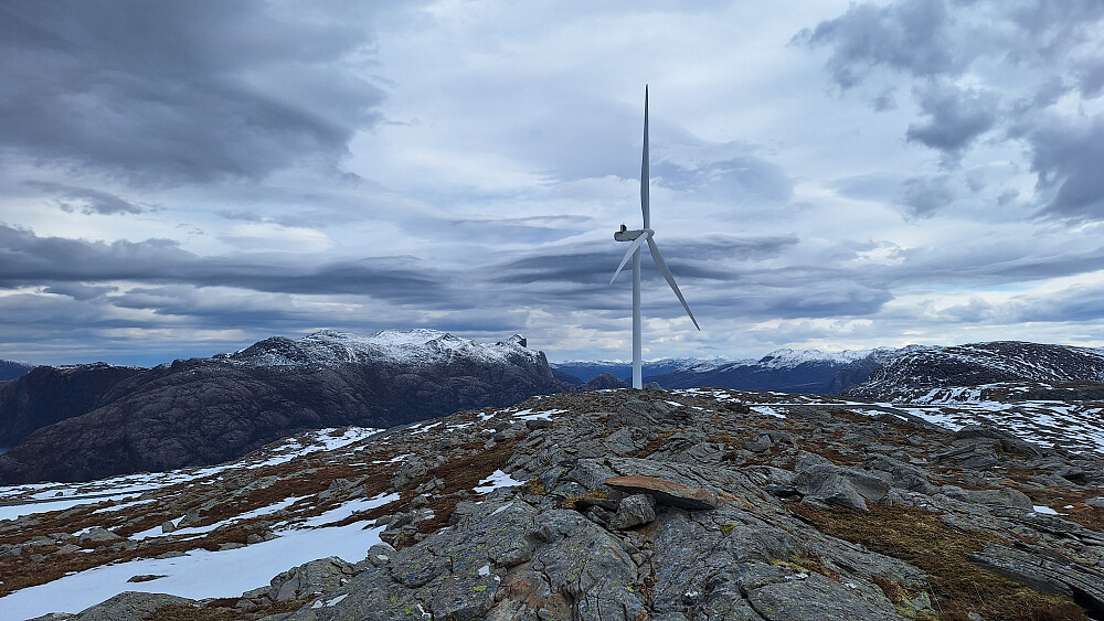 Marafjellet retning Hornelen. Hurtig snøsmelting i vårvarmen og vinden!!