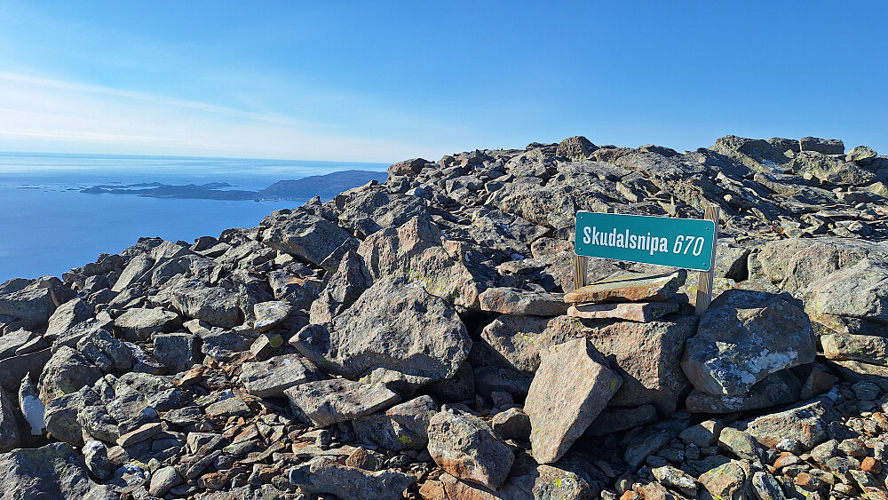 Skilt på ytterste høyden.