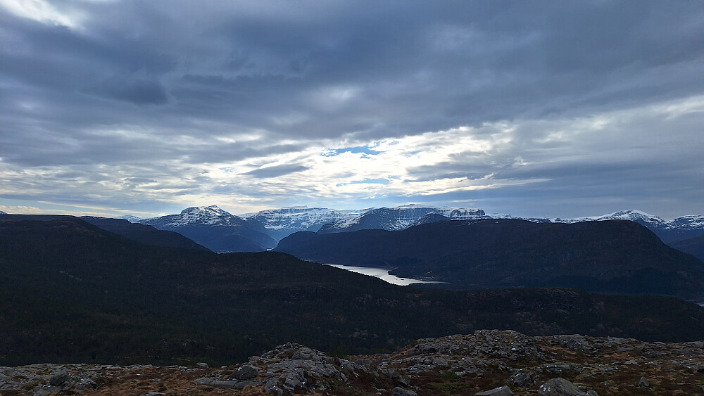 Regn i vente. Fra Trælvikfjellet. 