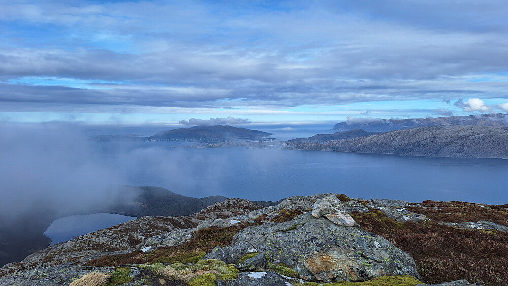 Fra Gulestønipa mot Kalvåg. 