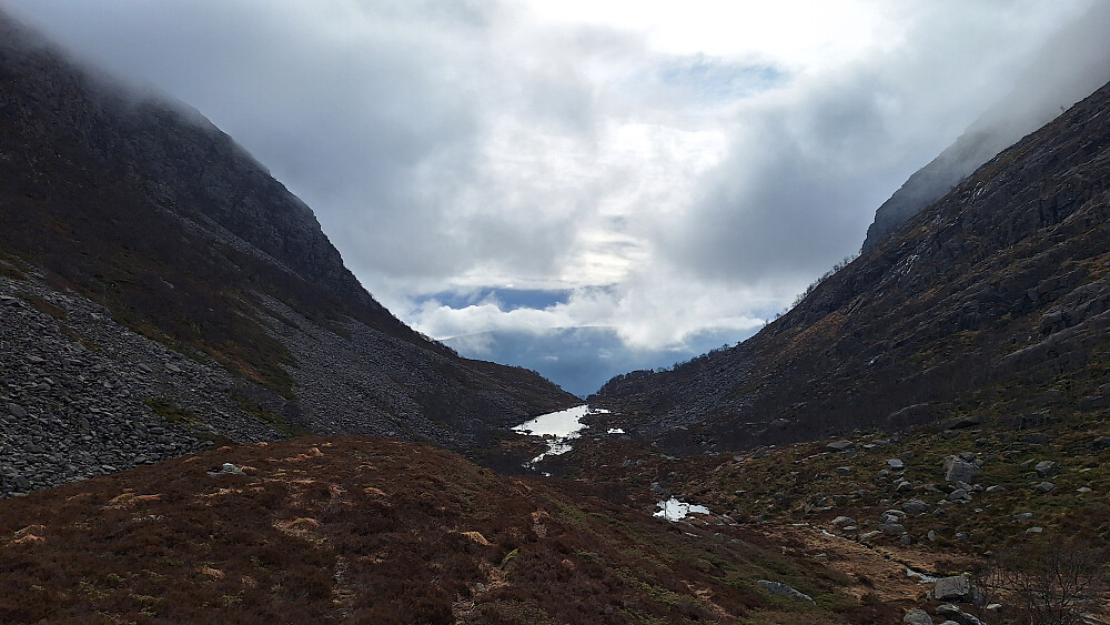 Tilbakeblikk der jeg kom opp fra Mørkedalen. 