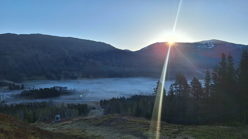 Tidlig morgen opp Årbergsdalen. +2 ved start.