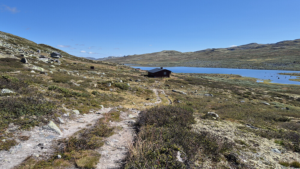 Søltjønnsetre. Her forlot jeg kjerreveien, og gikk ned mot høyre.