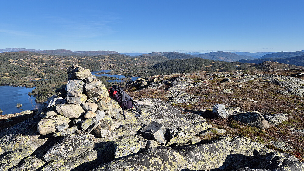 Utsikt mot sørøst fra toppen av Store Åråhovde (1001).