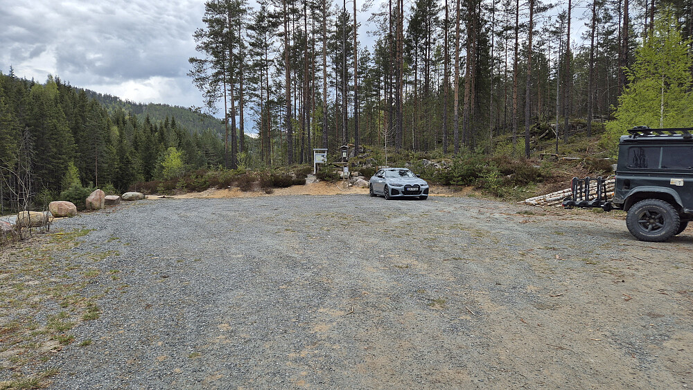 Åslandsfjellet parkering, på kartet kalt Tiurleikstua.