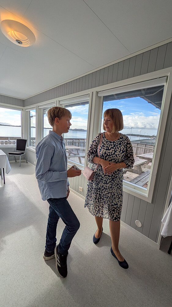 Kjekt selskap etter Ibens dåp i Florø kirke