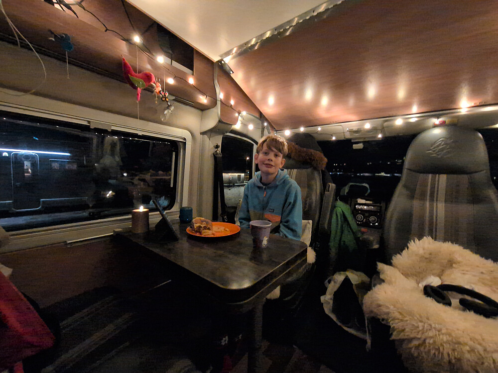 Kveldens parkering ved gjestehavna på Osøyro 