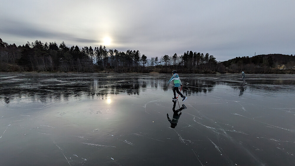 Flott skøyteis på Storevatnet 