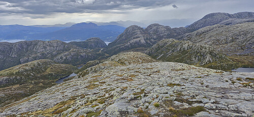 Descending north from Storahorga with Middagsnuten in the background