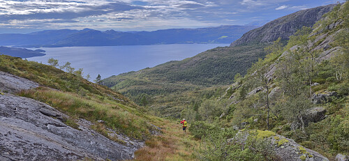 The valley between Storhei and Såta. Approaching the steep off-trail descent.