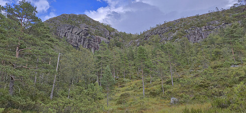 Looking back at the steep off-trail descent with Storhei to the left