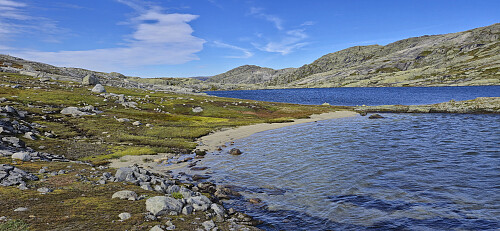 Looking back at Austdalsnuten from Storfisktjørnet southwest of Ripsenuten