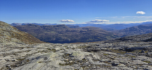 Grønahorgi, Veskreshorgi and Tinden from the descent