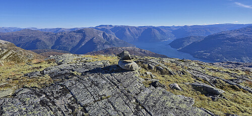 The summit of Herdabreida with Oksen and Kinsarvik in the background