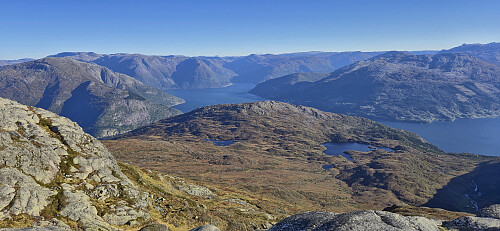 Looking down at Gråfjellet from the hill just west of the highest point at Kistenuten