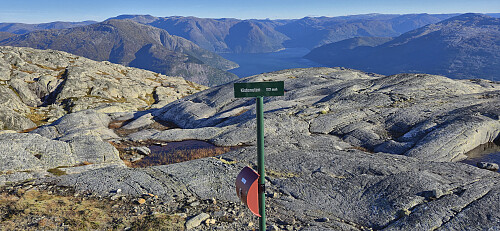 The incorrect sign at Kistenuten. Should be 1124.