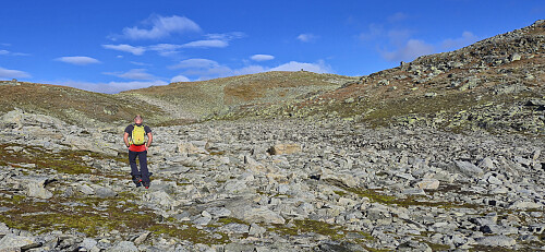Approaching the cairn at Viksetnipa