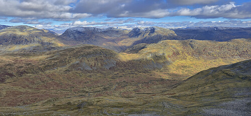 Breidalsbotnen from the ascent to Fyresnipa with Kjøroldnuten to the left