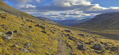 The trail to Tverraldskaret
