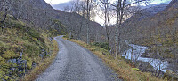 Gravel road to Slondalsvatnet