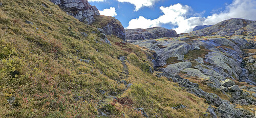 The weak trail south from Kvitli