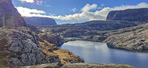 Passing the smaller lakes west of Kvannjolevatnet