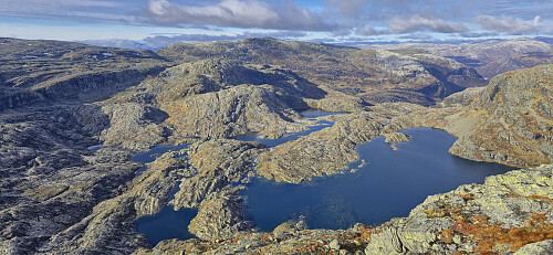 Kvannjolevatnet from Reinskarnuten with Mjølfjellet in the background