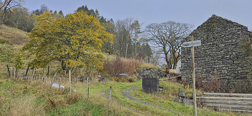 The marked trailhead from Dalavegen