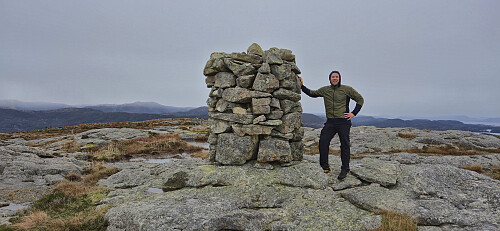 Endre at the cairn at Lifjellet