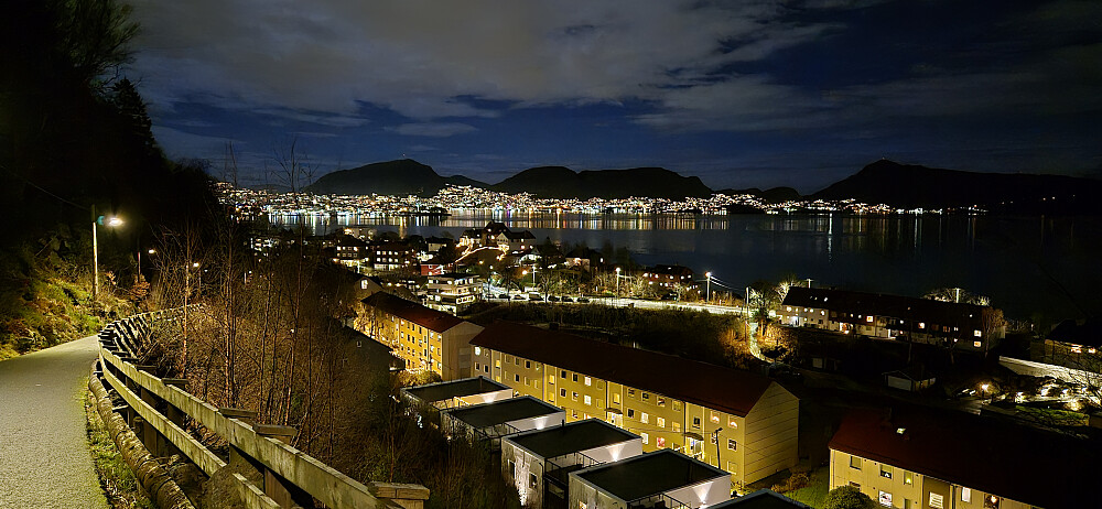 Descending from Hellen festning