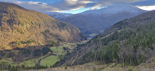 Looking back at Folkedal from Mikkjelstølsvegen