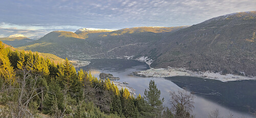 Molden, Skinarfjellet and Solvornnipa from the descent from Hølsete
